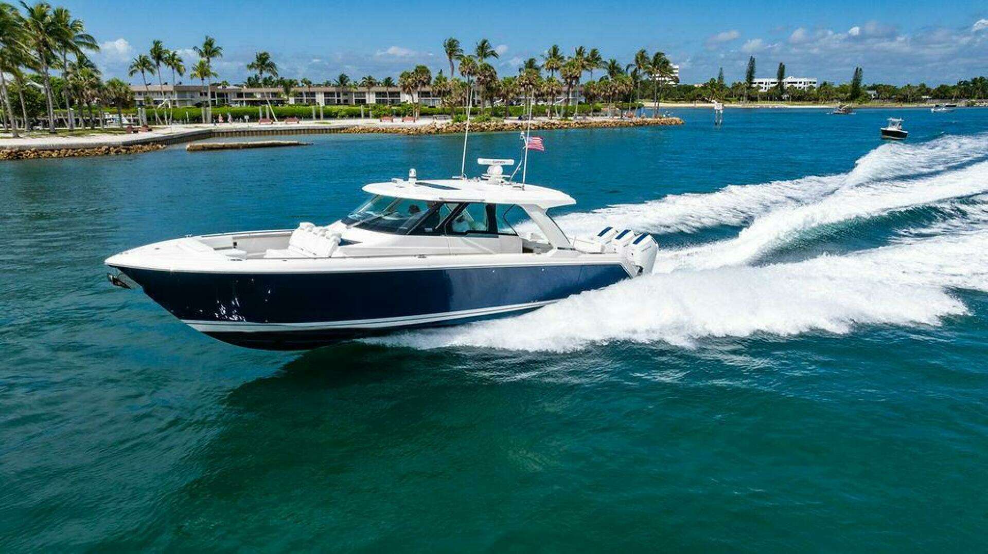 2025 Tiara Yachts 48 LS - Image 6