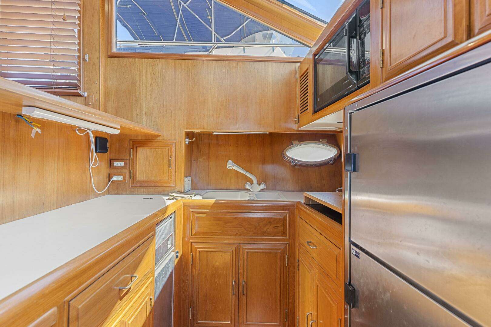 1993 Ocean Alexander — - Image 15