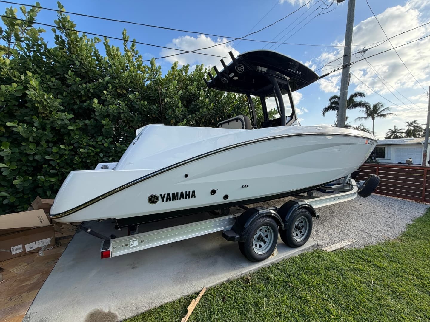 2024 Yamaha Boats 255 FSH Sport H - Image 3