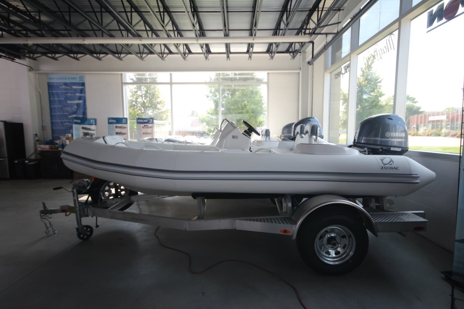 2026 Zodiac Yachtline 440 DL NEO - Image 13