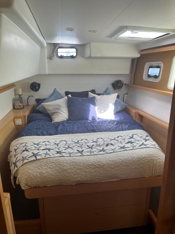 Luxurious cabin interior of 2018 Lagoon 450 F yacht with cozy bedding.
