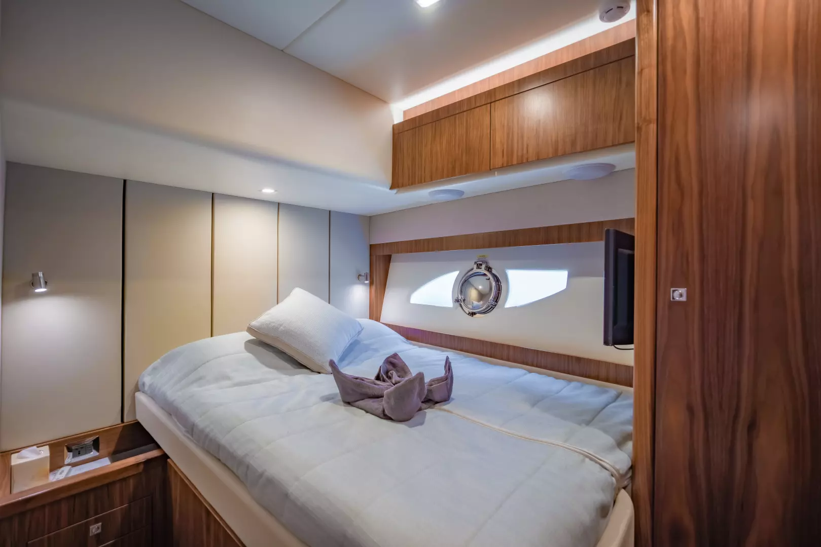 2019 Riviera 68 Sport Motor Yacht - Image 12