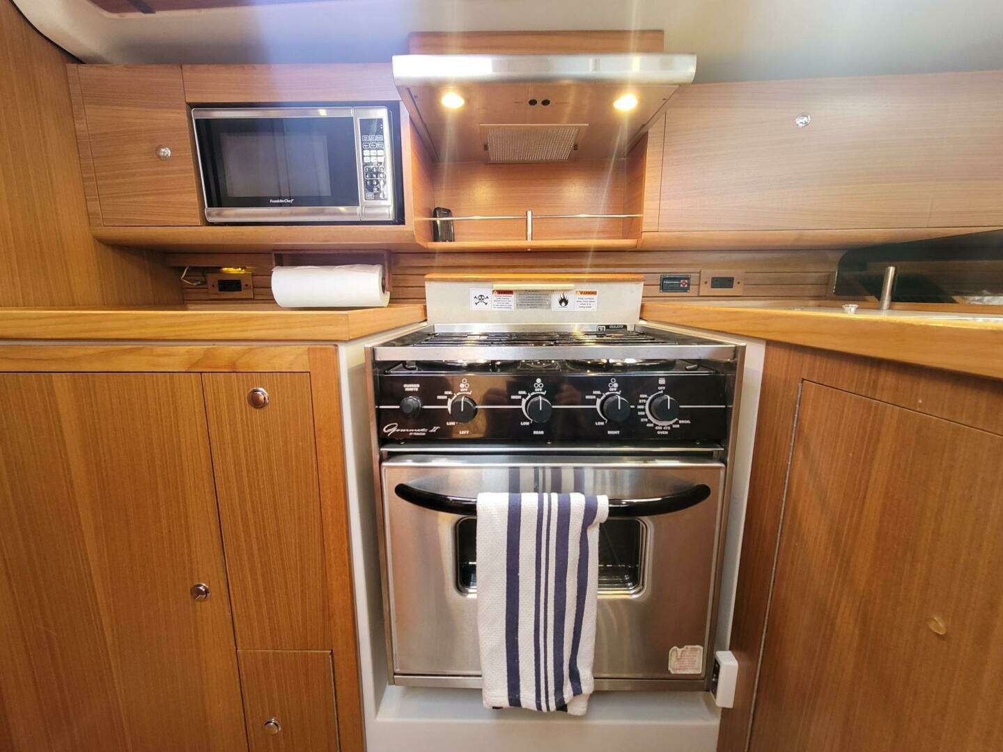 2015 Catalina 445 - Image 28