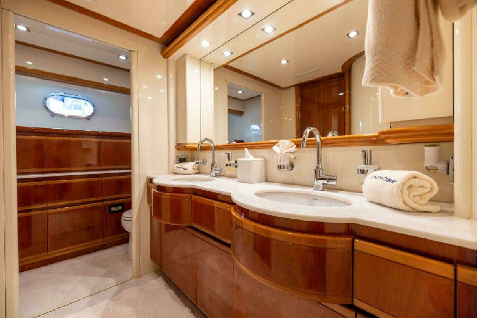 2001 Ferretti Yachts 94 Raised Pilothouse - Image 15