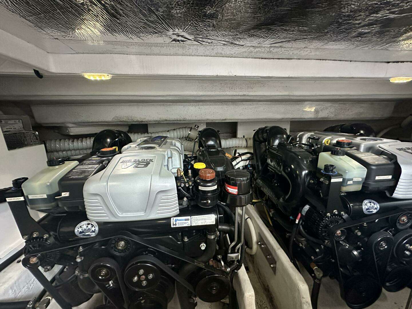 2017 Cruisers Yachts 390 Express Coupe - Image 77