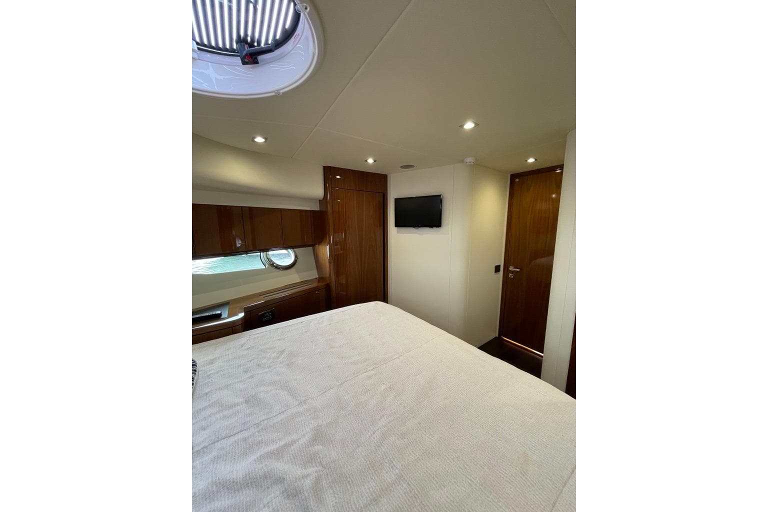 Luxurious cabin interior of 2016 Sunseeker Manhattan 65 yacht with modern amenities.