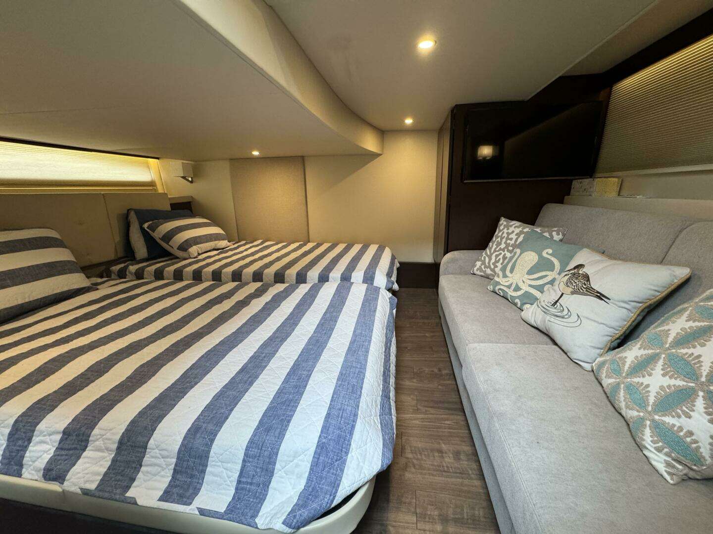 2017 Regal 42 Fly - Image 35