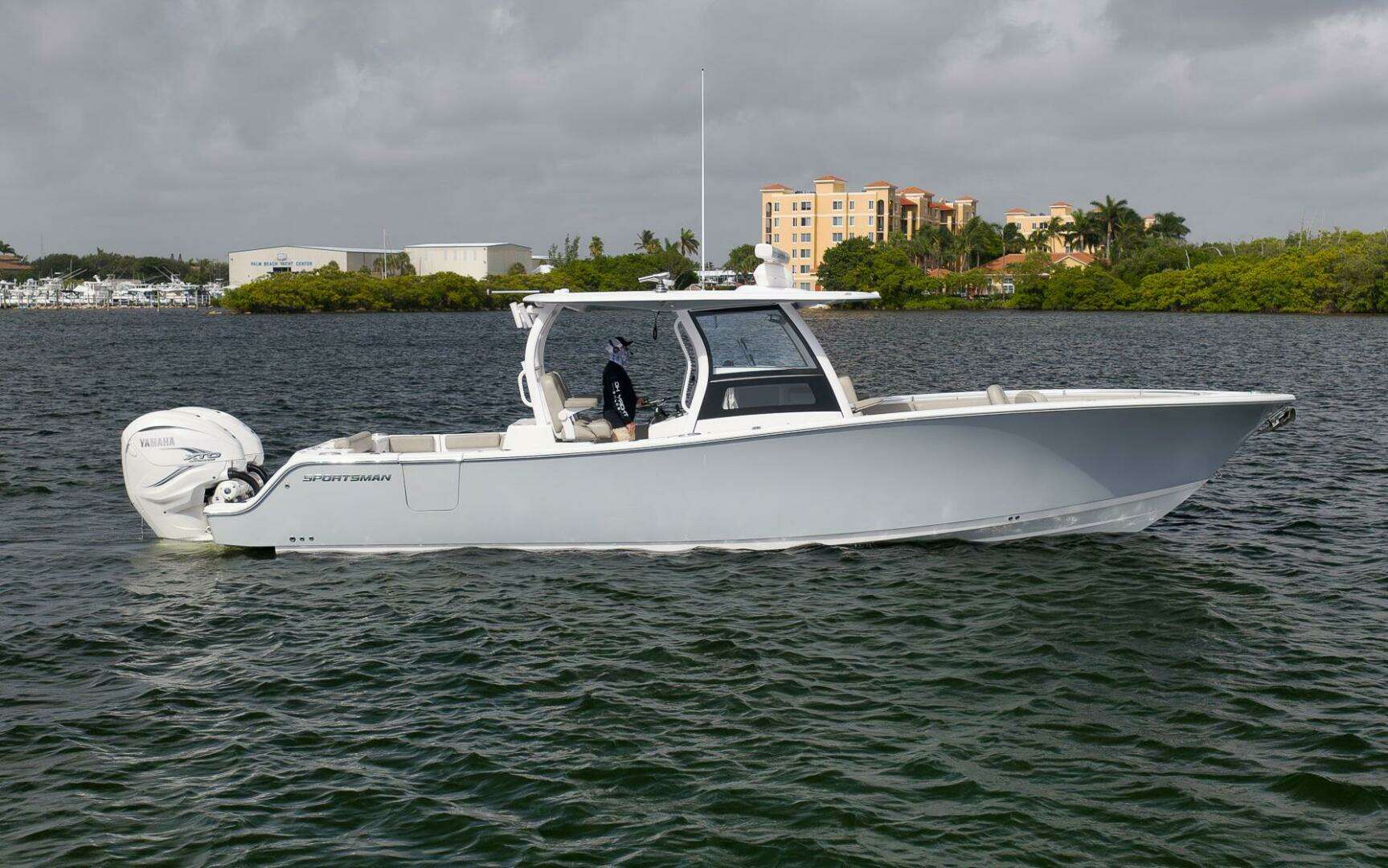 2022 Sportsman 352 - Image 3