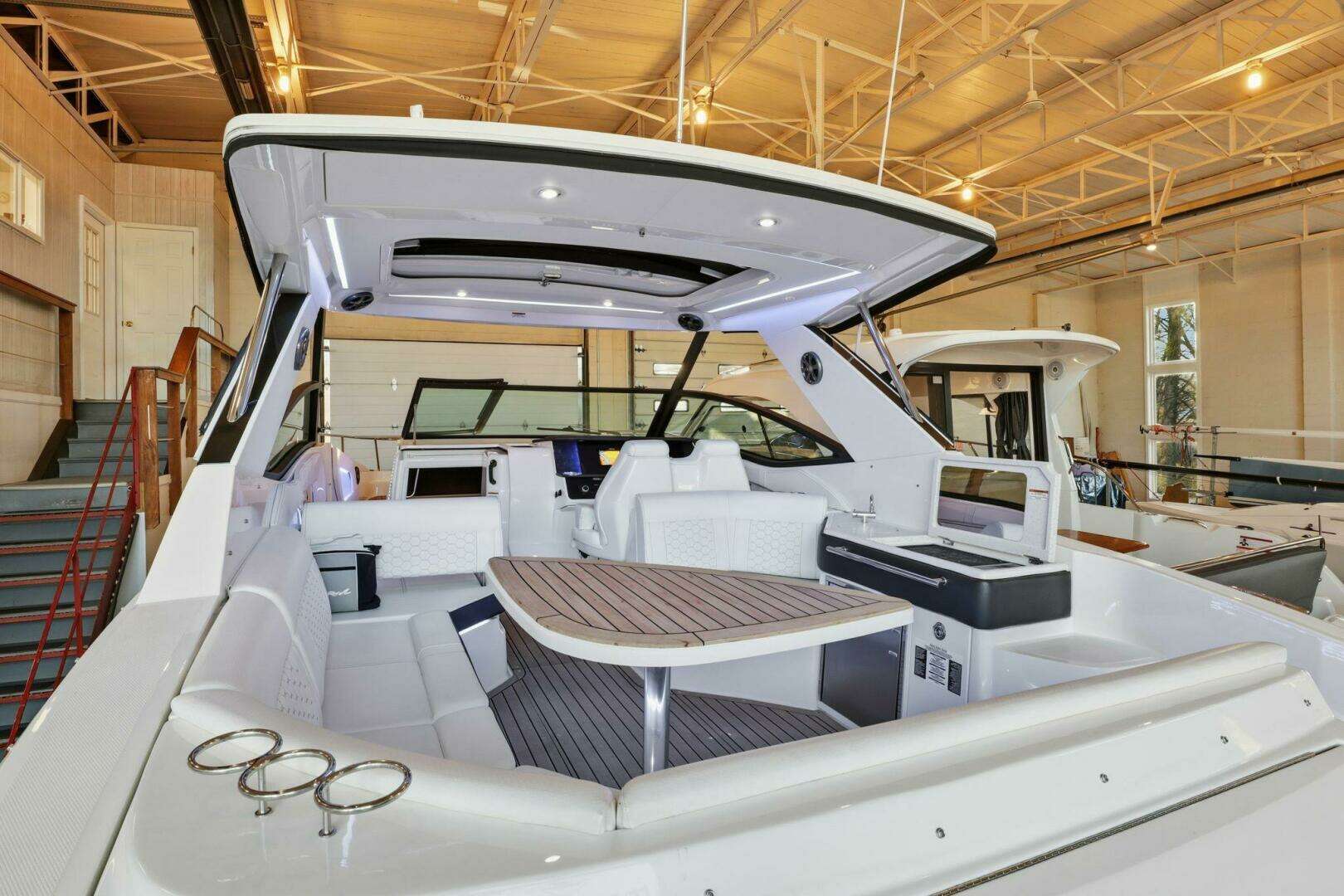 2019 Sea Ray 320 - Image 21