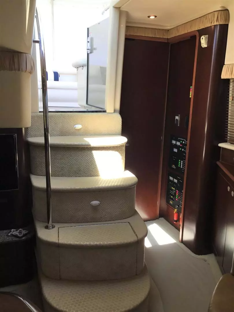 2005 Sea Ray 40 Motor Yacht - Image 6