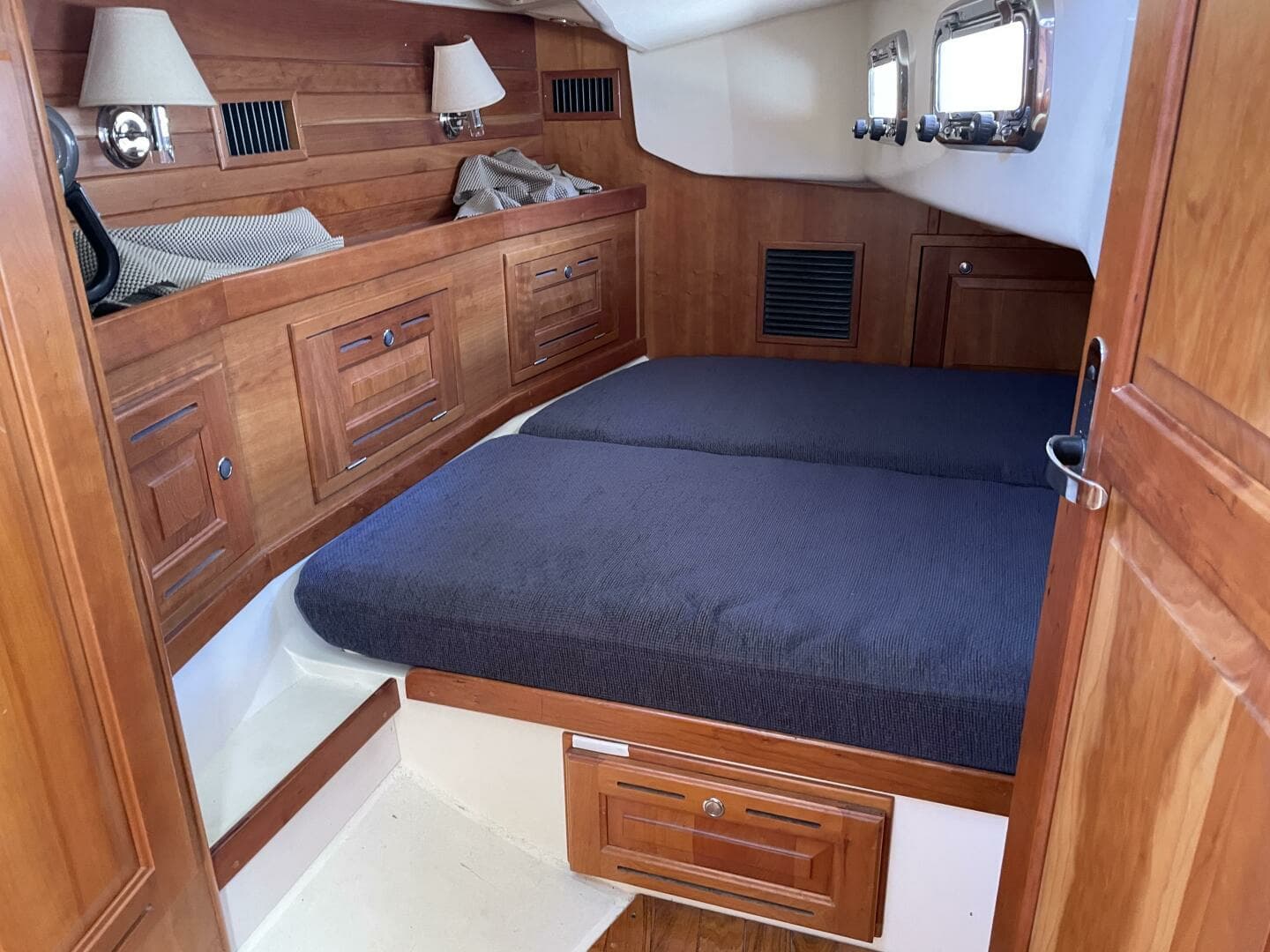 2009 Tartan 4300 - Image 20