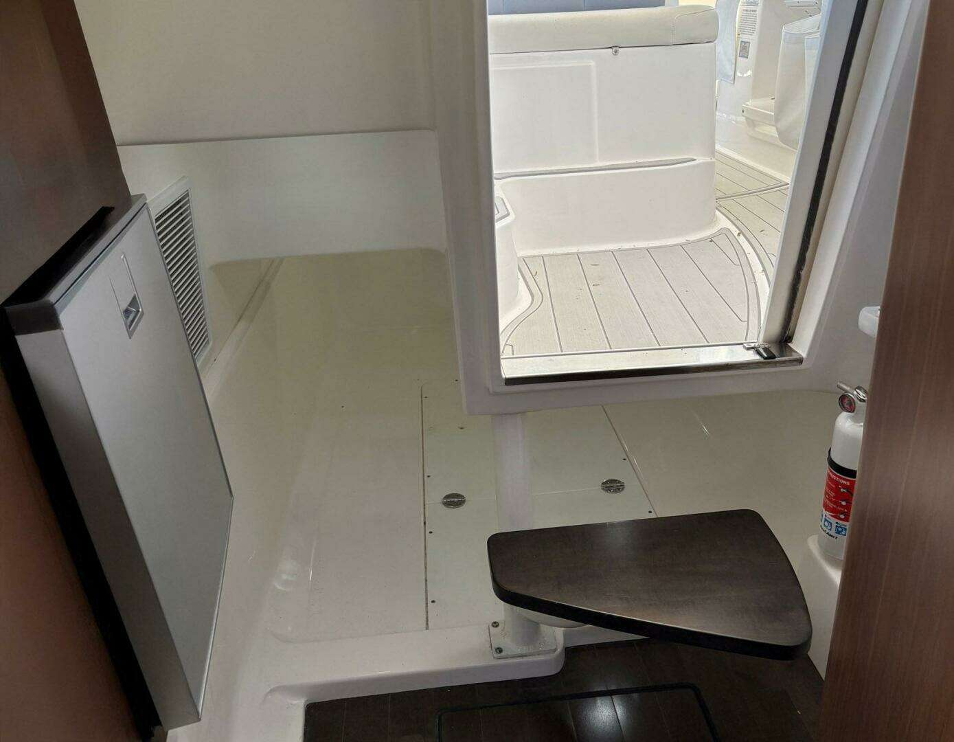 2017 Everglades 350 LX - Image 4