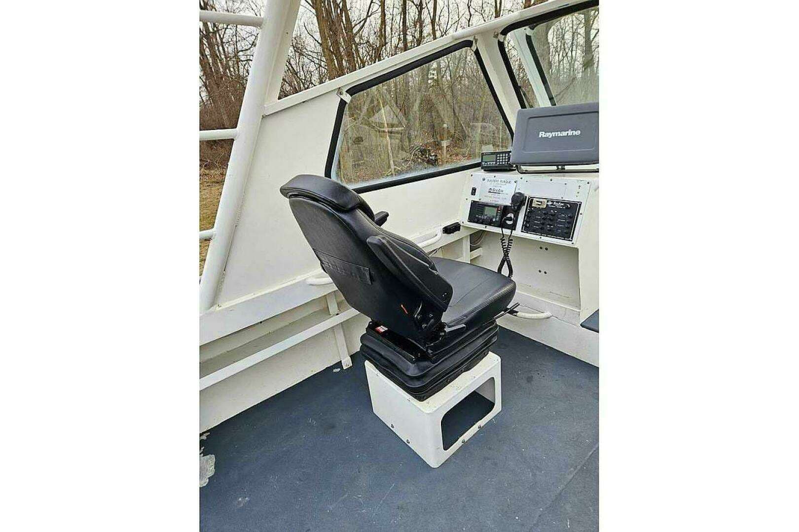 2002 SeaArk 25 V Commander SAMA 365 - Image 9