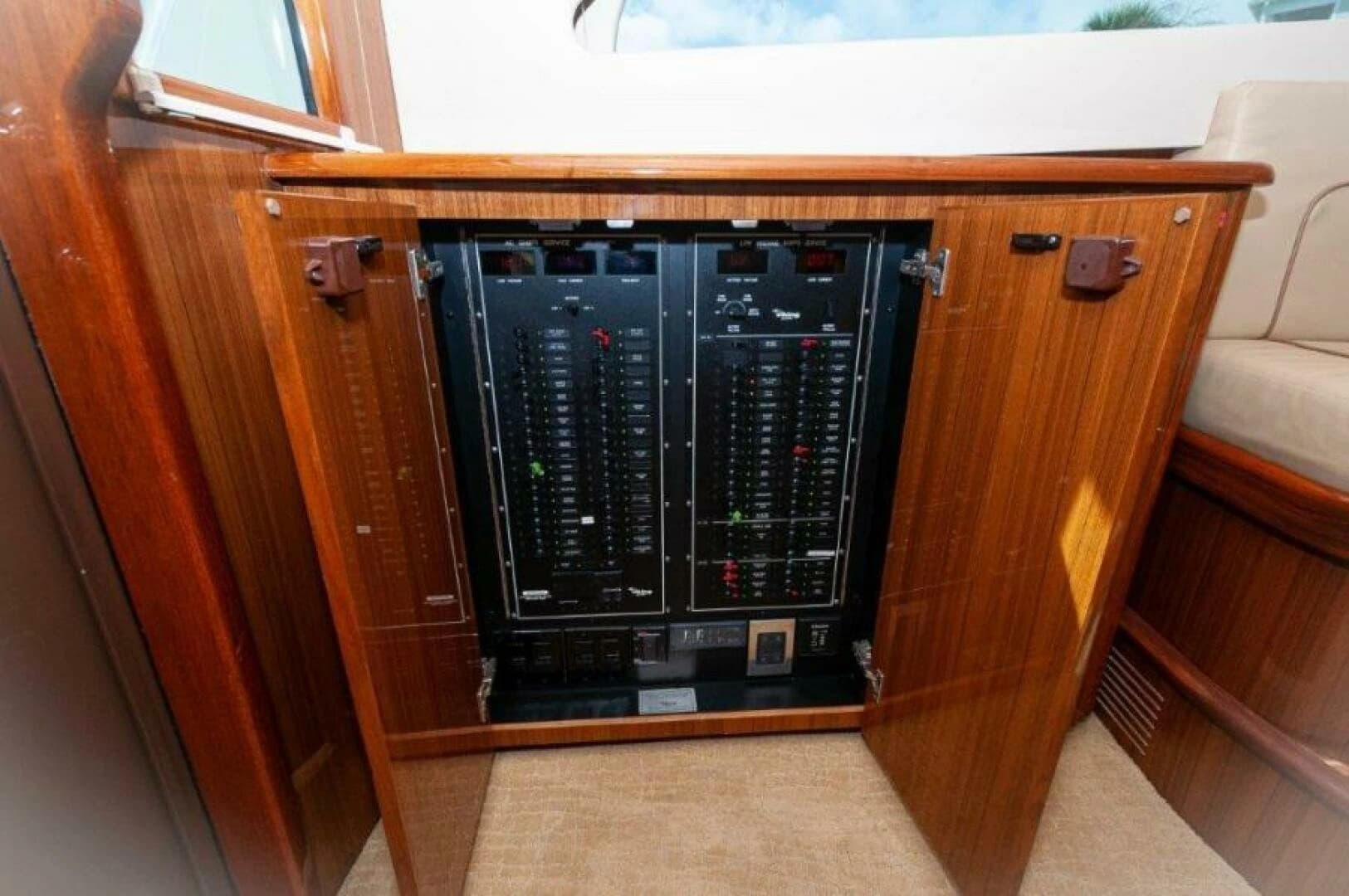 2012 Viking 42 Convertible - Image 12