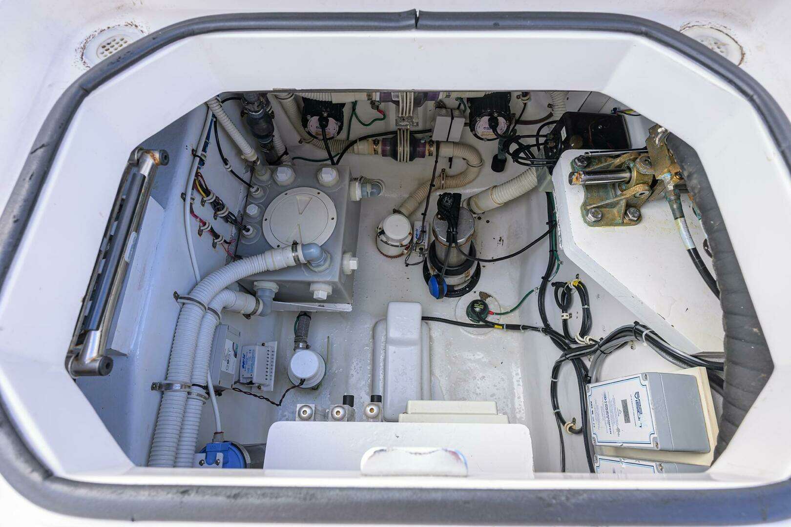 2013 Hatteras GT63 - Image 40