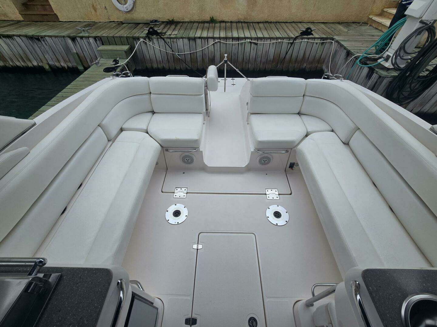 2011 Regal 3350 - Image 10