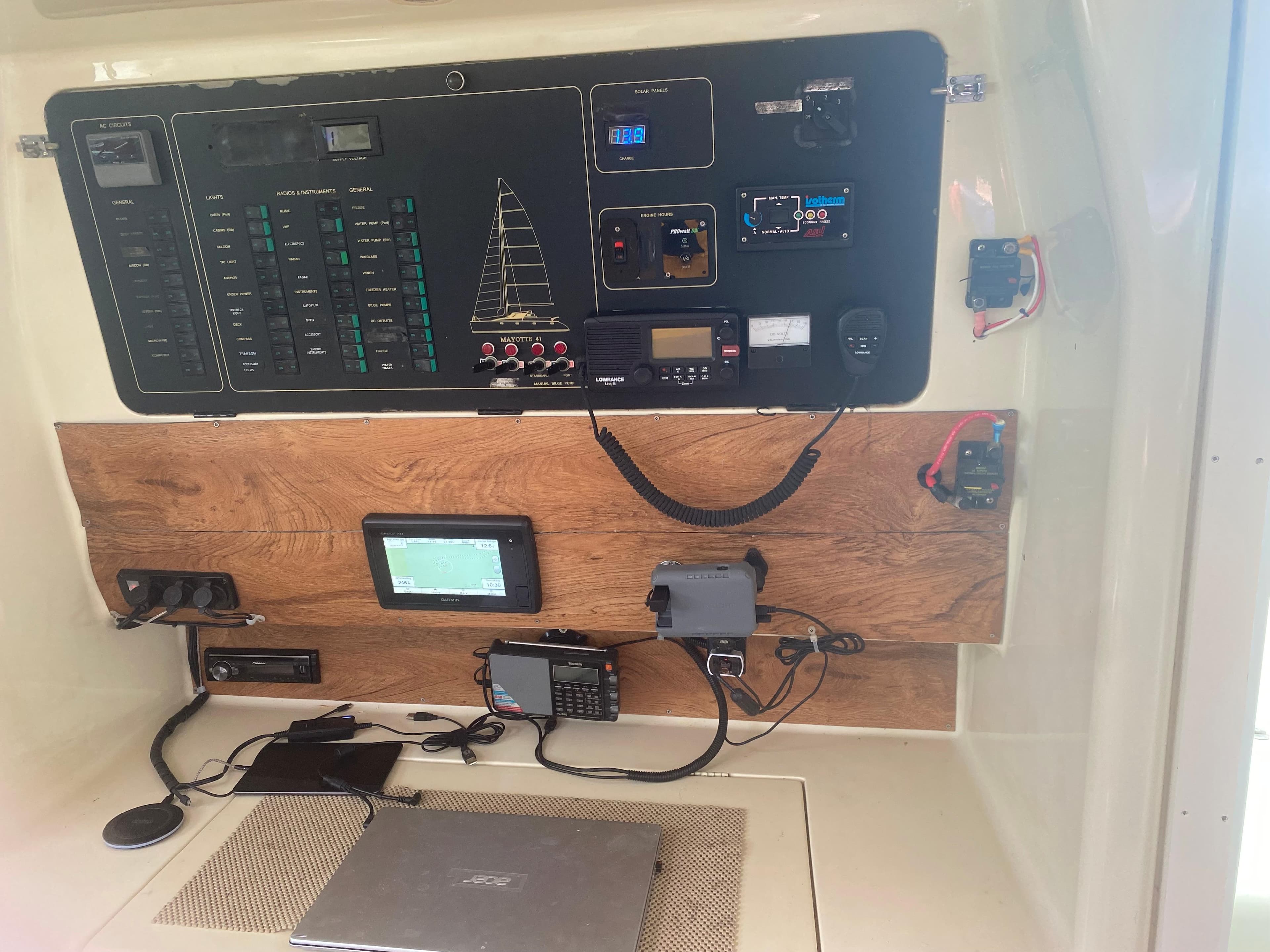 Voyage Mayotte 1996 boat control panel with navigation and communication equipment.