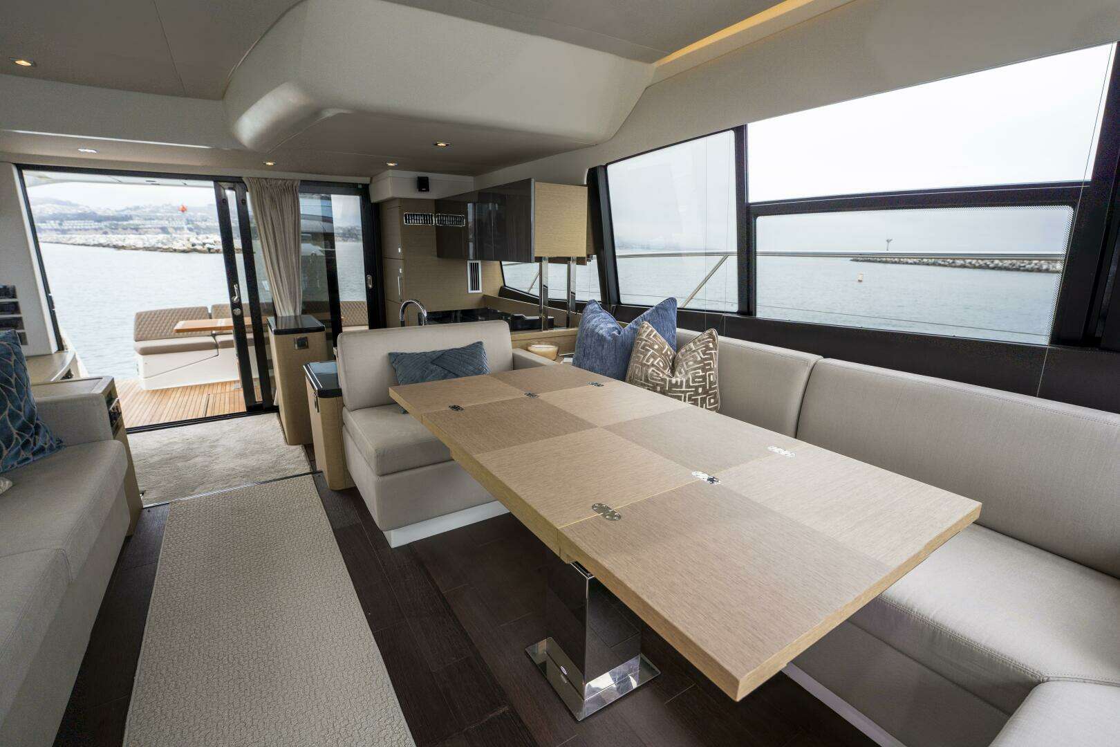 2018 Prestige 560 - Image 9