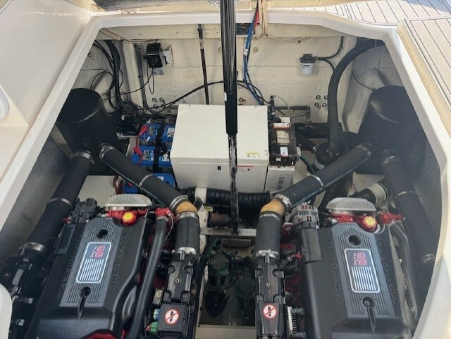 2006 Larson 370 Cabrio - Image 19