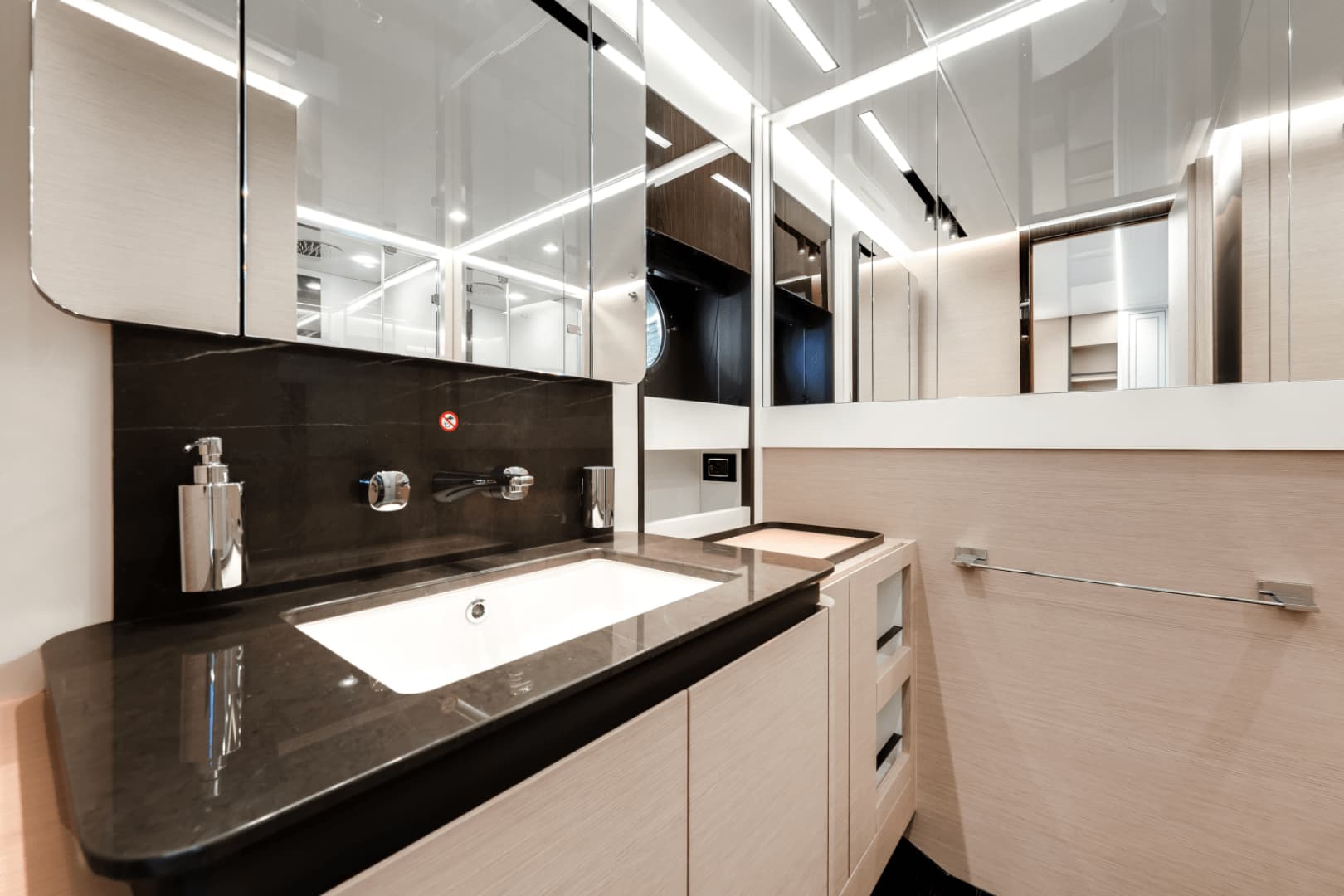 2024 Azimut S8 - Image 50