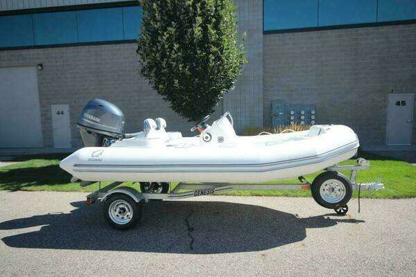 2026 Zodiac Yachtline 400 DL NEO