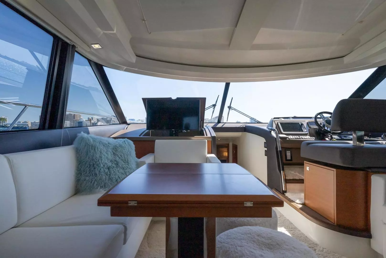2016 Prestige 550 S - Image 29