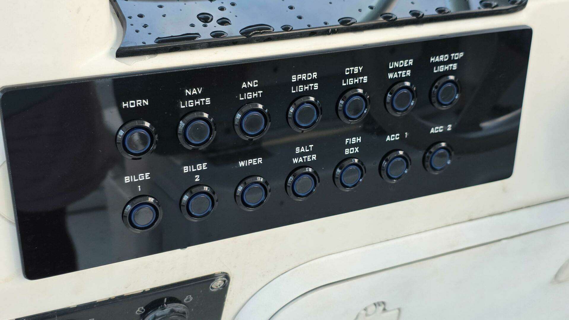 2004 Wellcraft 290 Coastal - Image 10