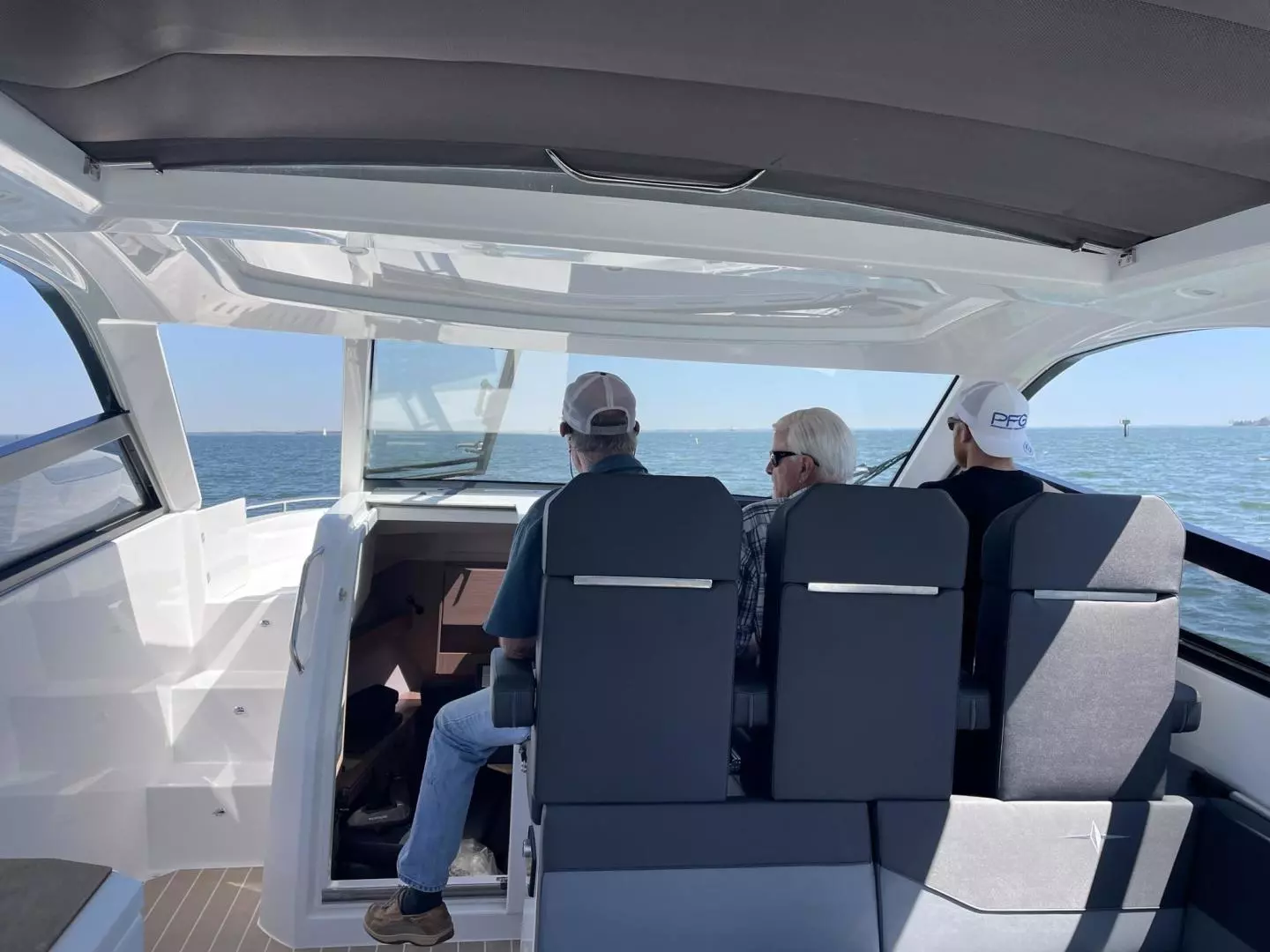 2023 Bavaria VIDA 33 - Image 3