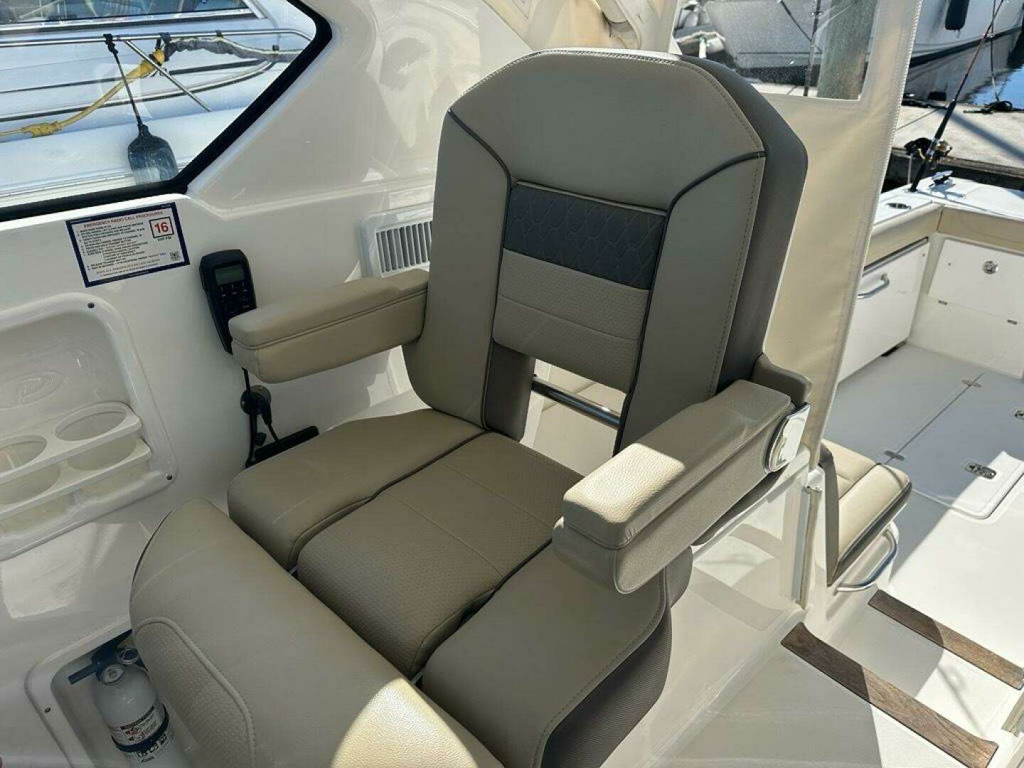 2020 Pursuit 355 OS - Image 15