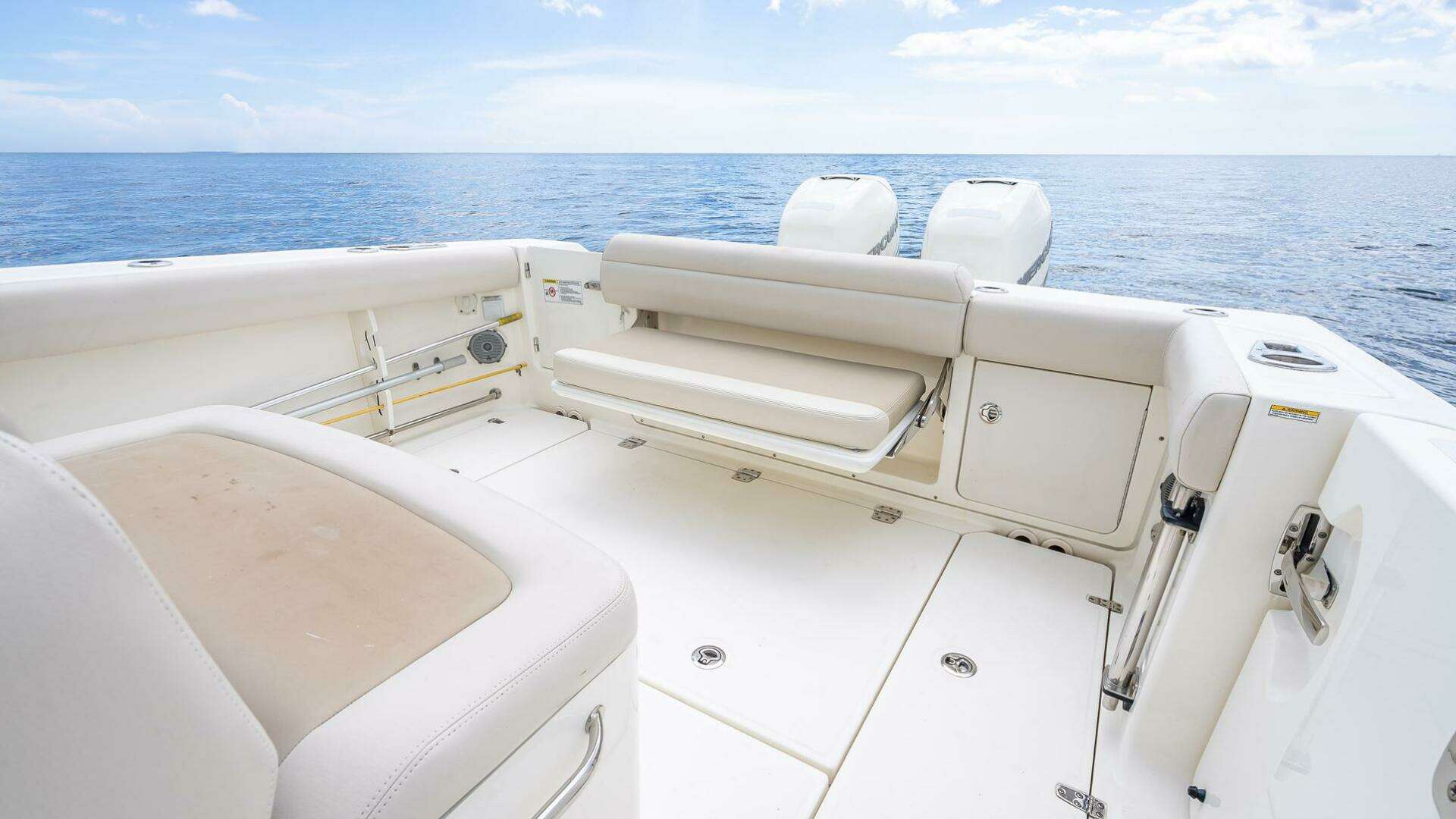 2017 Boston Whaler 330 Outrage - Image 22