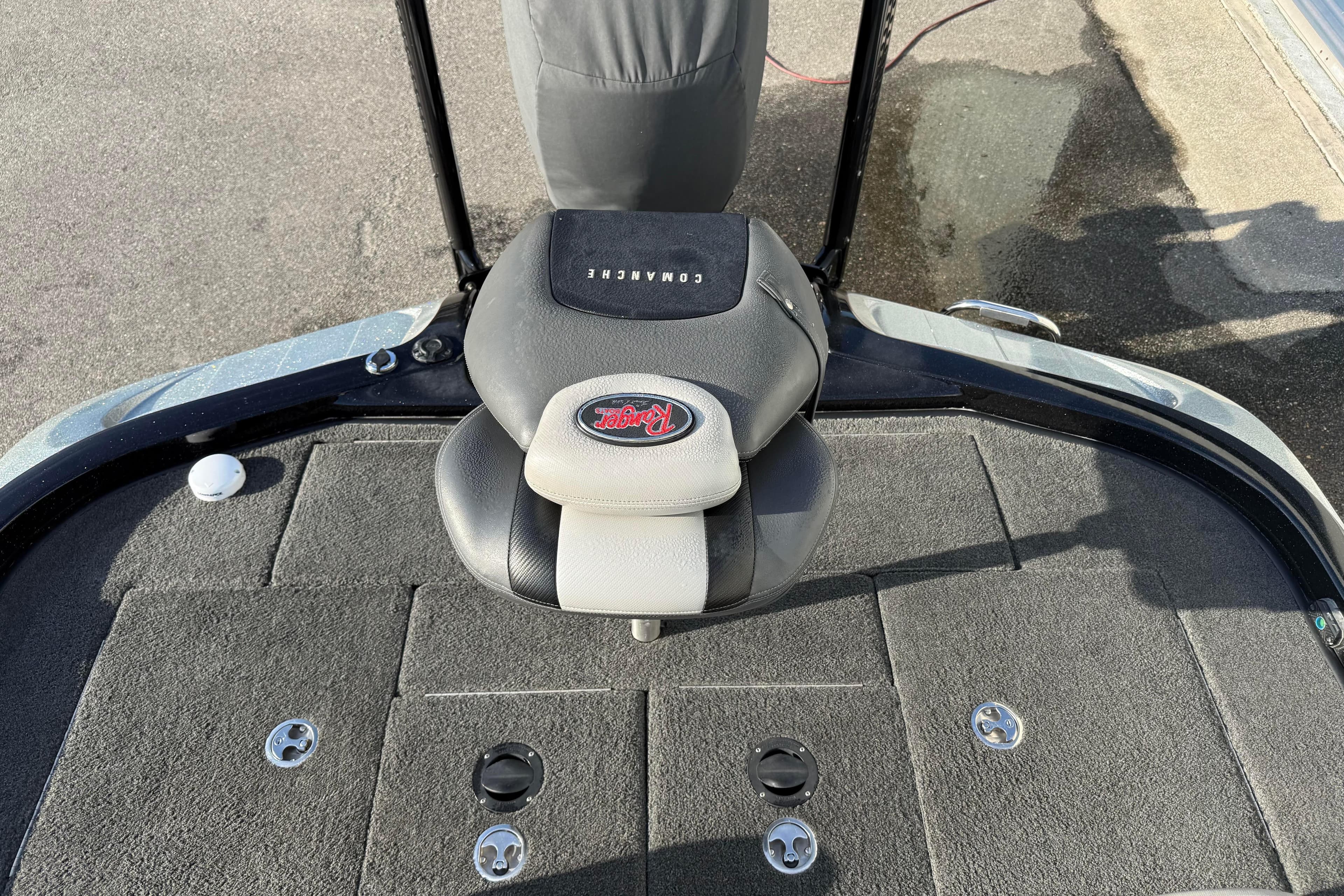 2015 Ranger Z118 Comanche boat deck with padded seat and carpeted flooring.