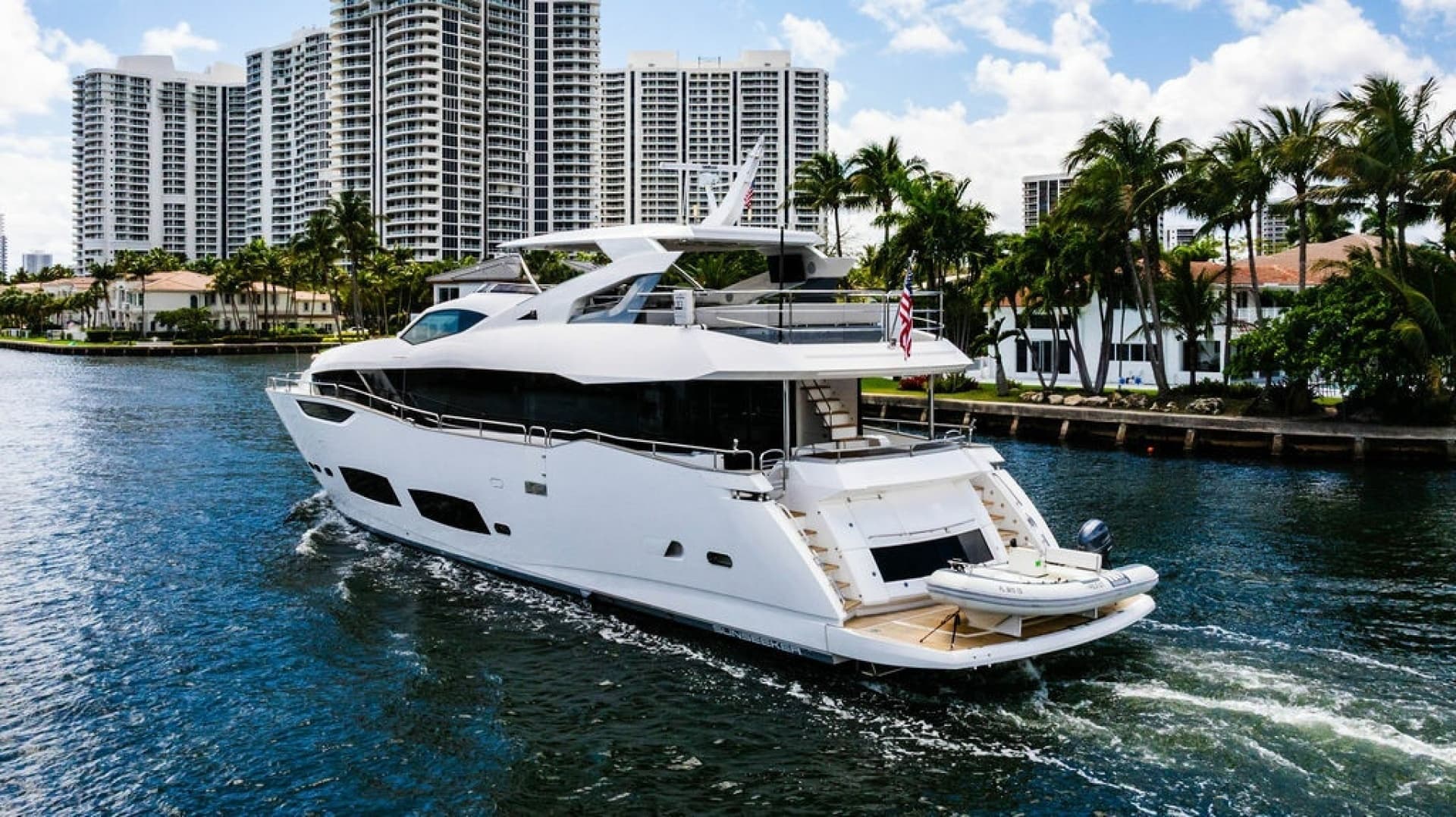 2019 Sunseeker 95 Motor Yacht - Image 7