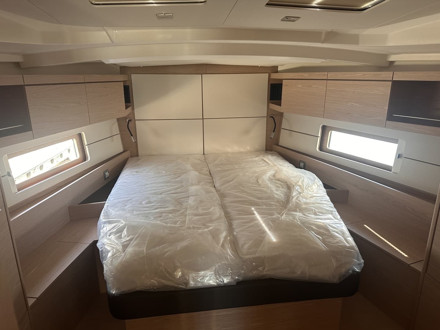 2025 Beneteau 46.1 - Image 9