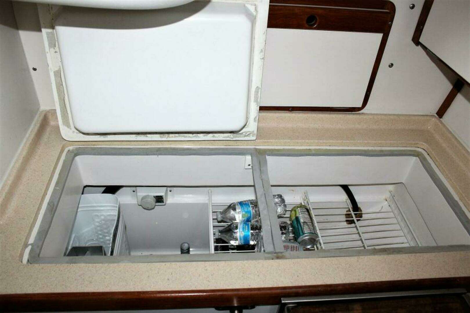 1996 Catalina 320 - Image 20