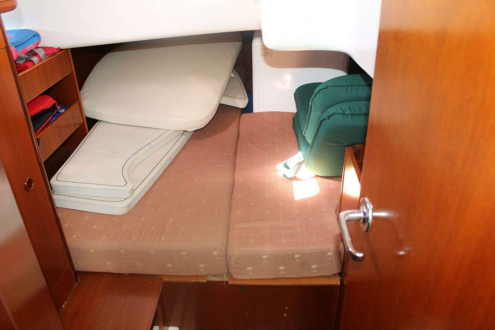 2001 Beneteau 411 - Image 29