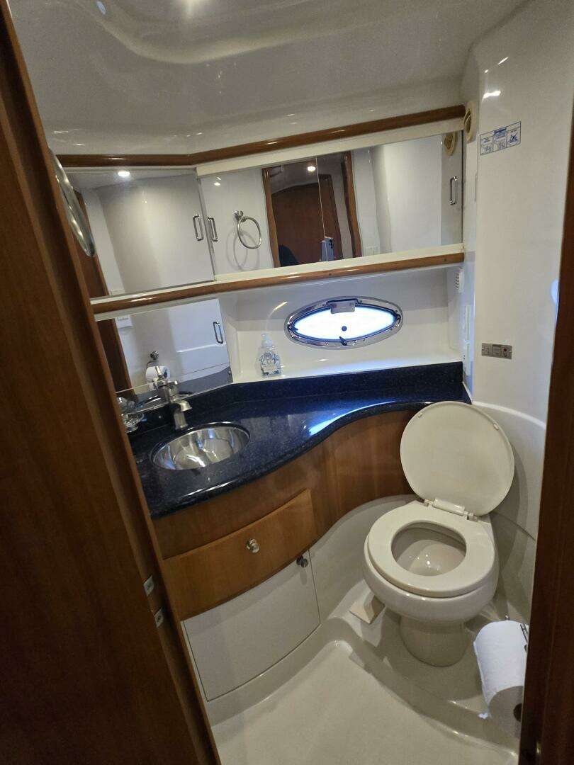 2002 Carver 444 Cockpit Motor Yacht - Image 57