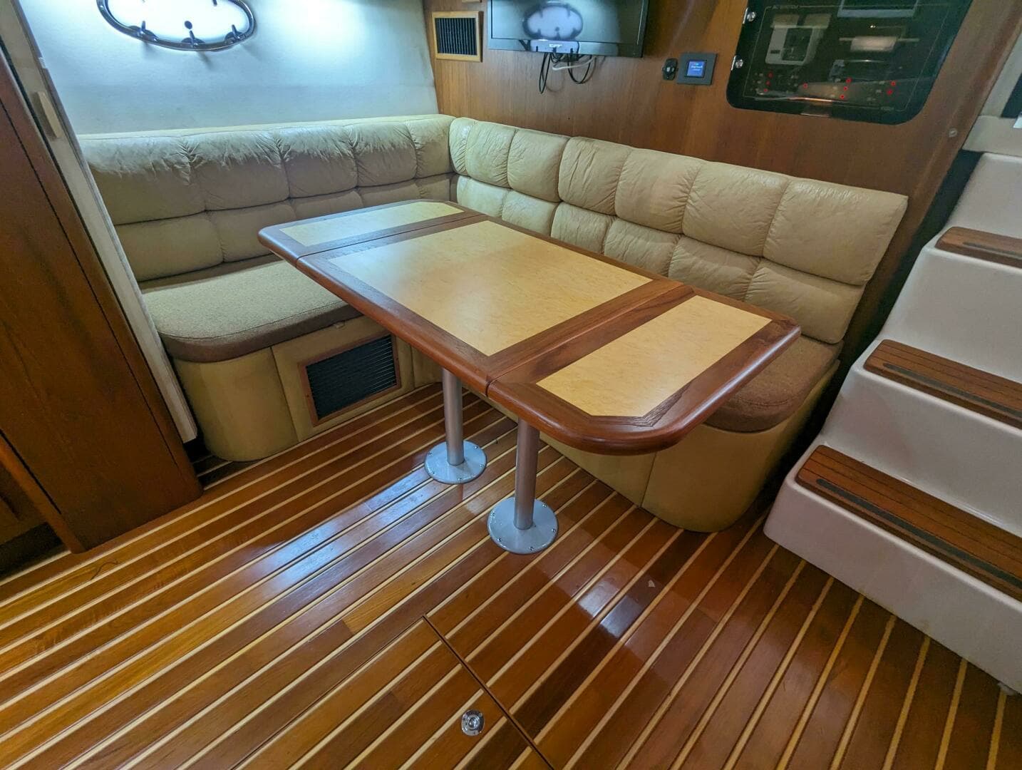 2000 Tiara Yachts 3500 Express - Image 4