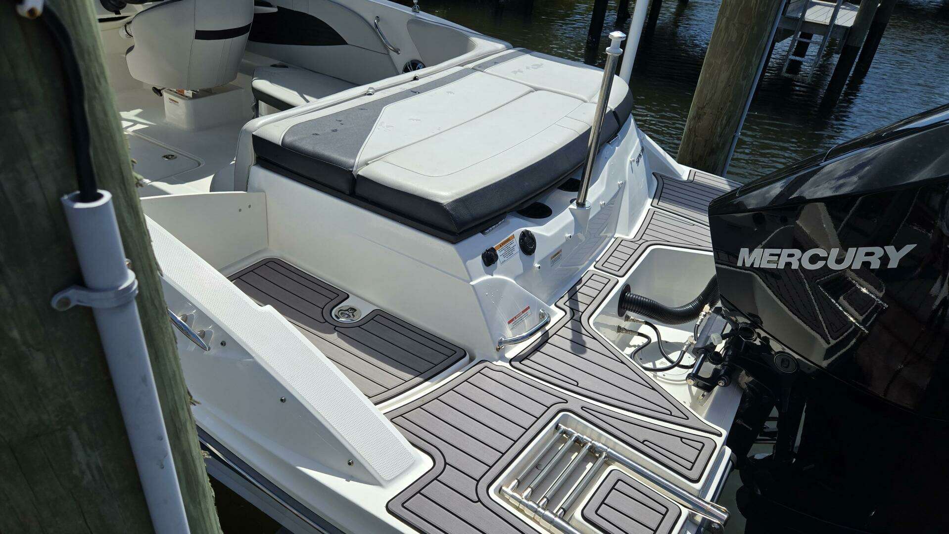 2023 Sea Ray SPX 210 OB - Image 8