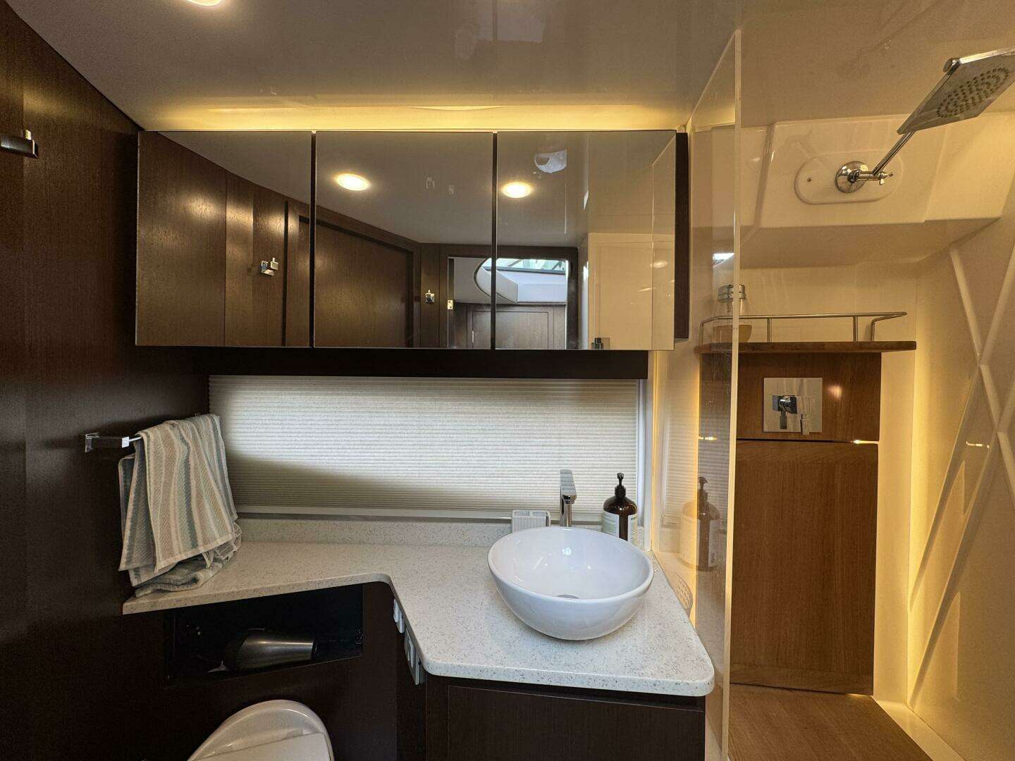 2017 Regal 42 Fly - Image 42