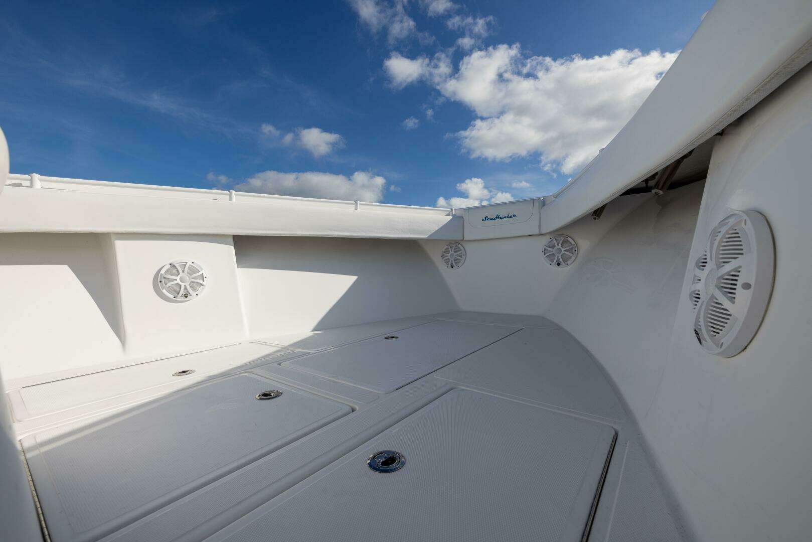 2018 SeaHunter 33 Center Console - Image 4