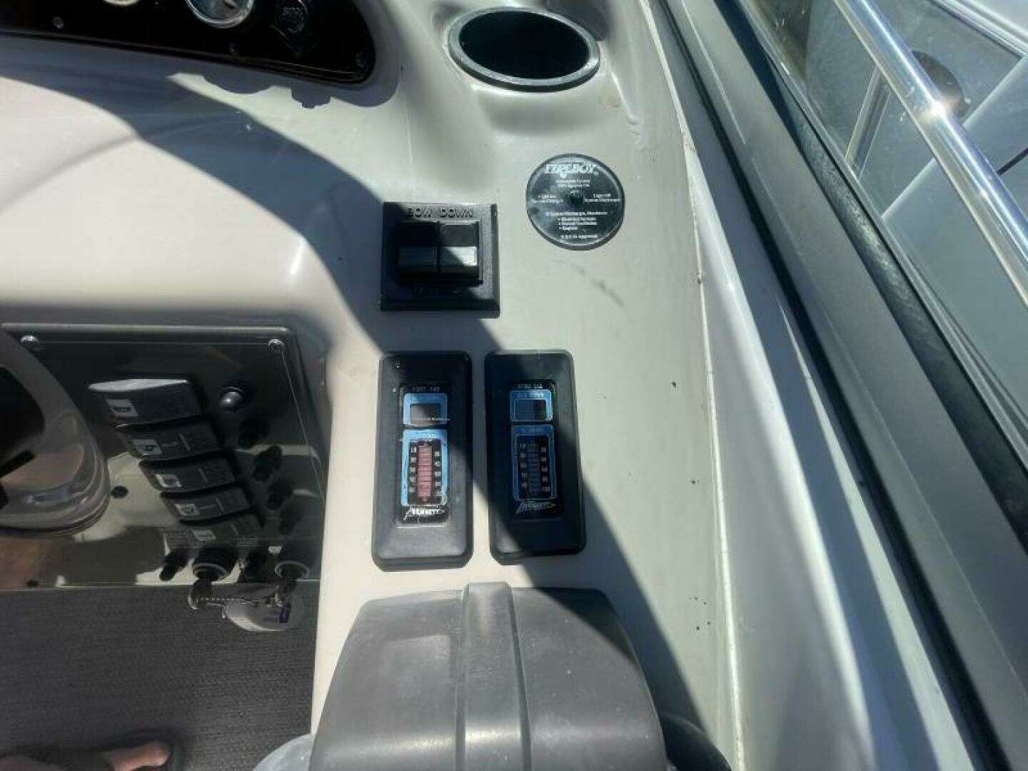 2005 Monterey 322 Cruiser - Image 22