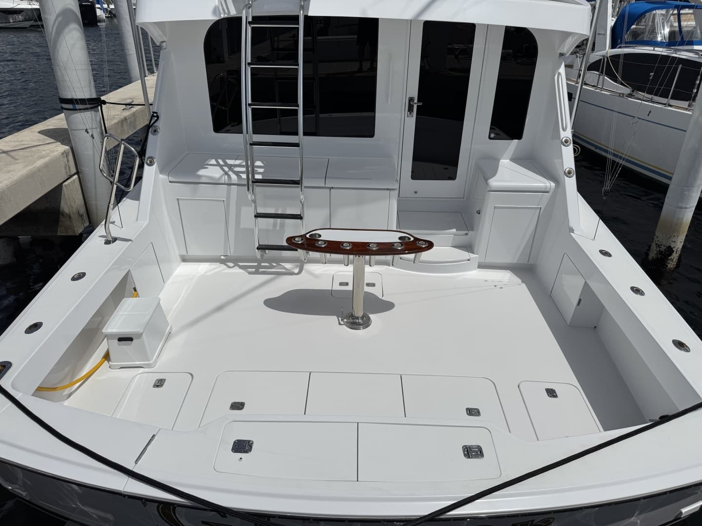 2004 Hatteras — - Image 11