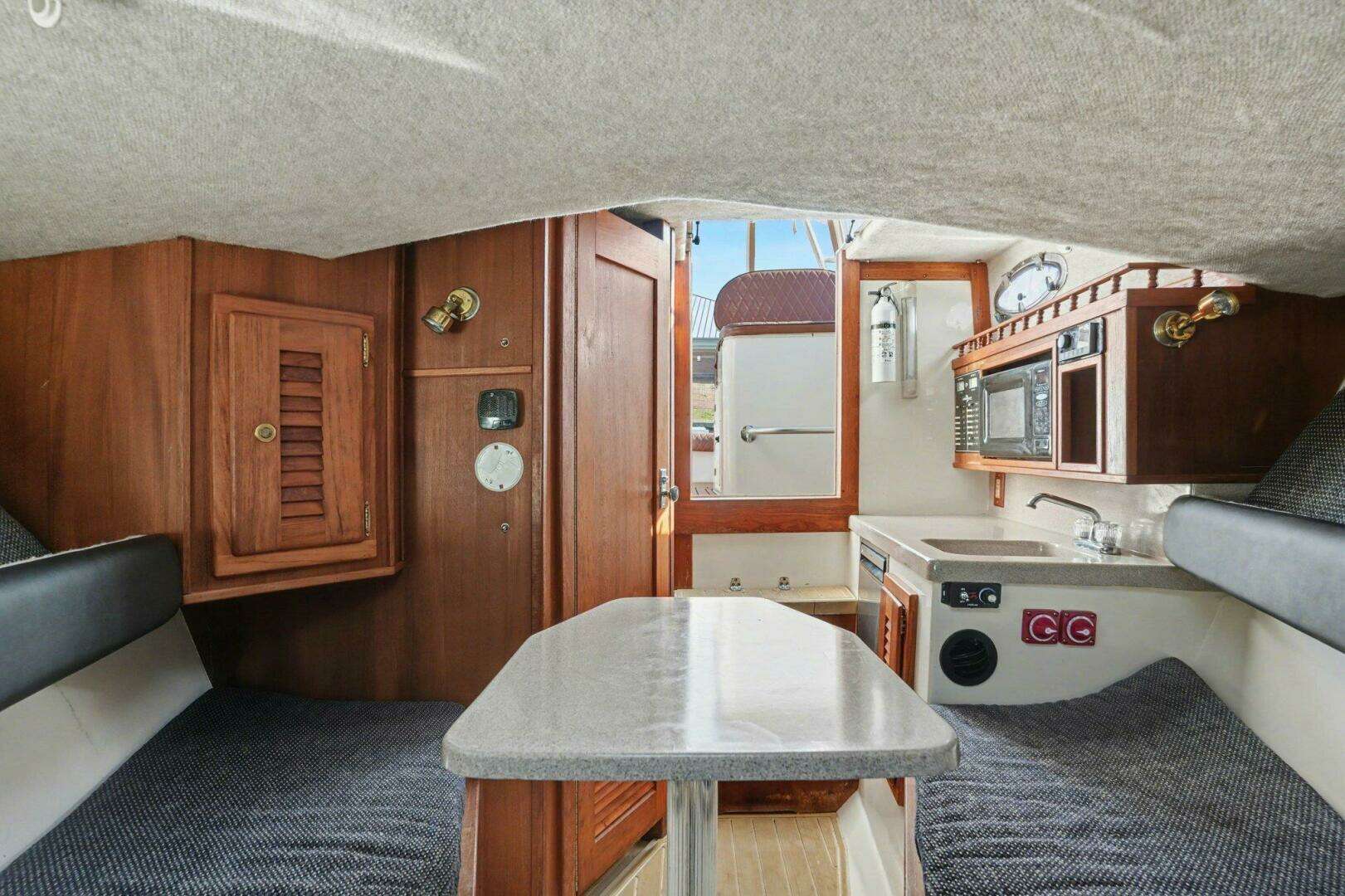 2002 Albemarle Express - Image 9