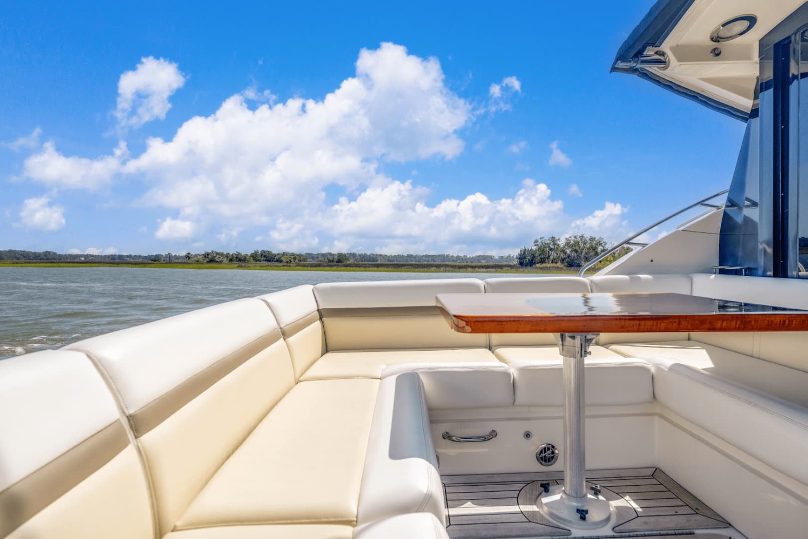 2013 Sea Ray 510 SUNDANCER - Image 54