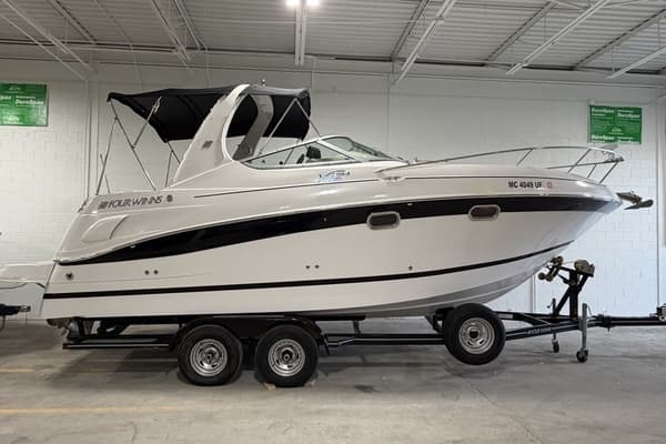 2005 Four Winns 268 Vista - Image 1