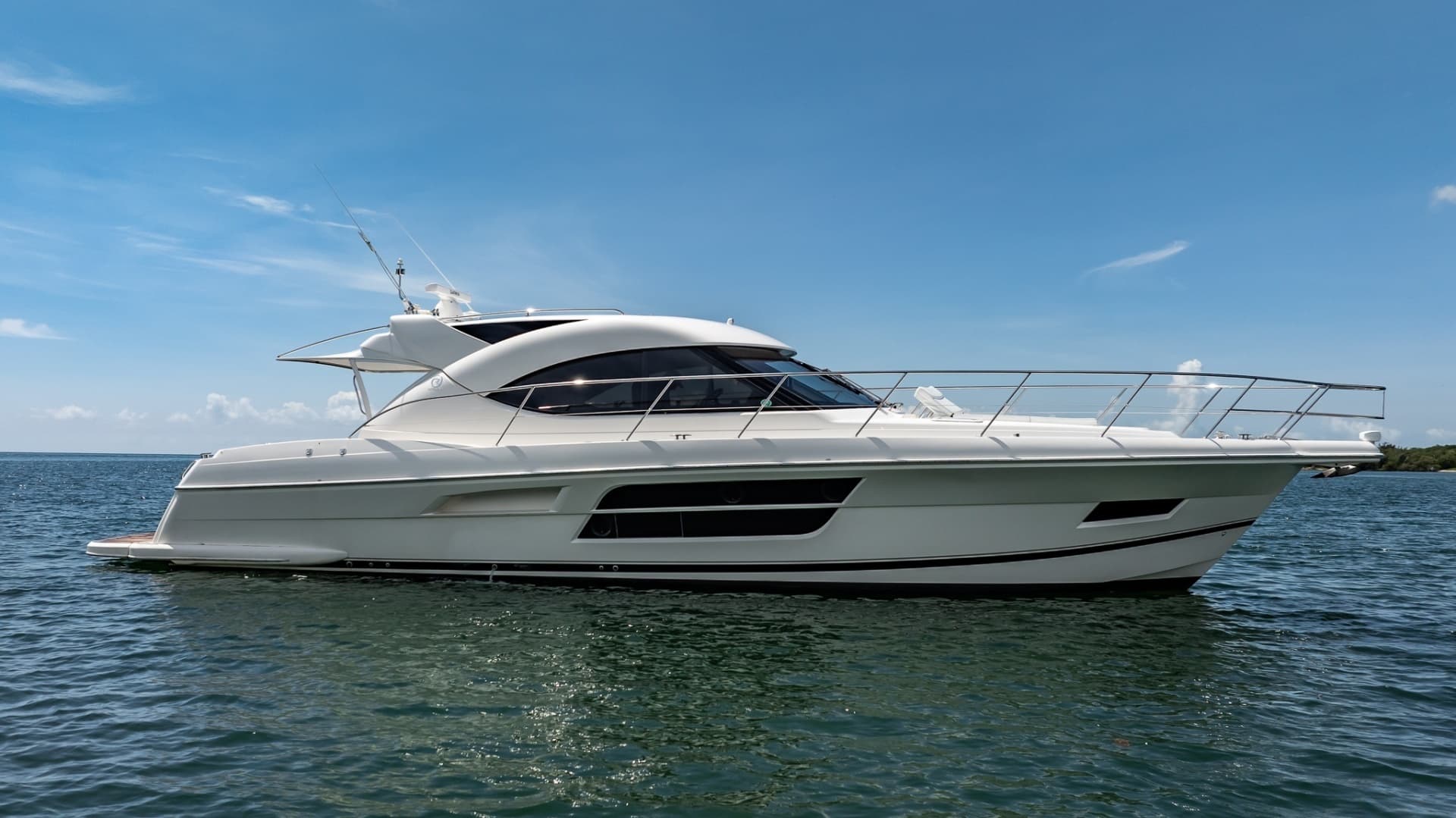 2016 Riviera 5000 Sport Yacht - Image 17