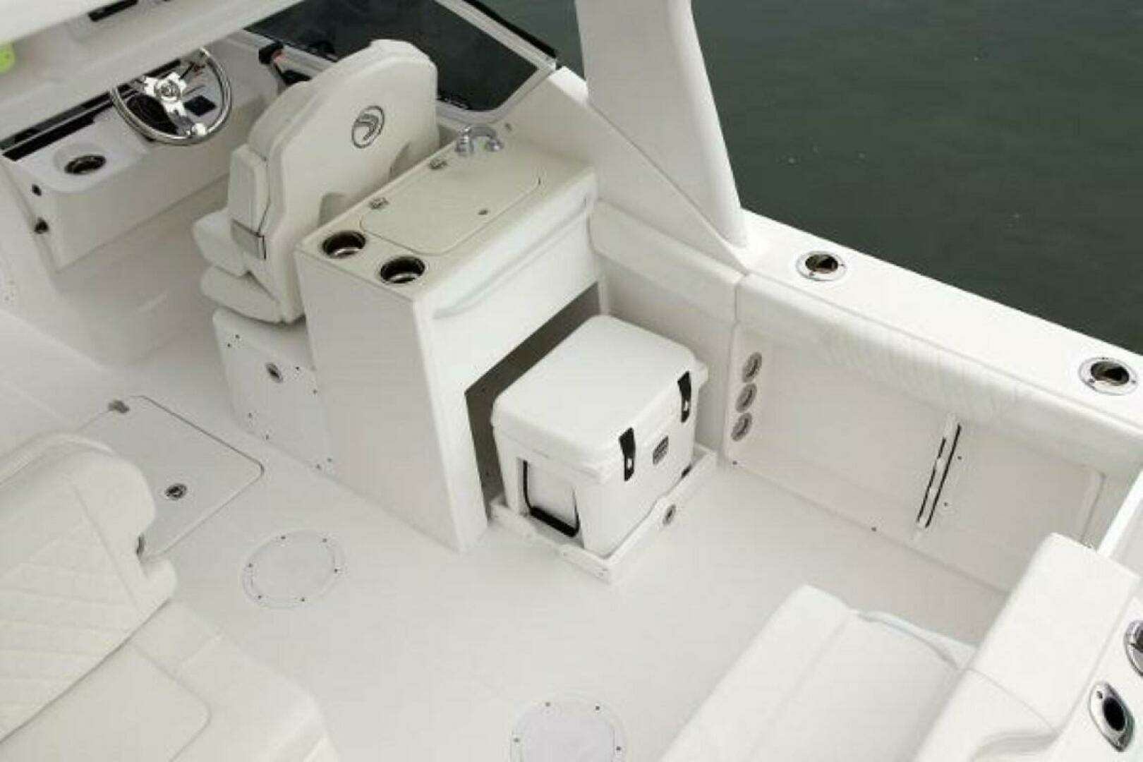2025 Edgewater 230CX - Image 7