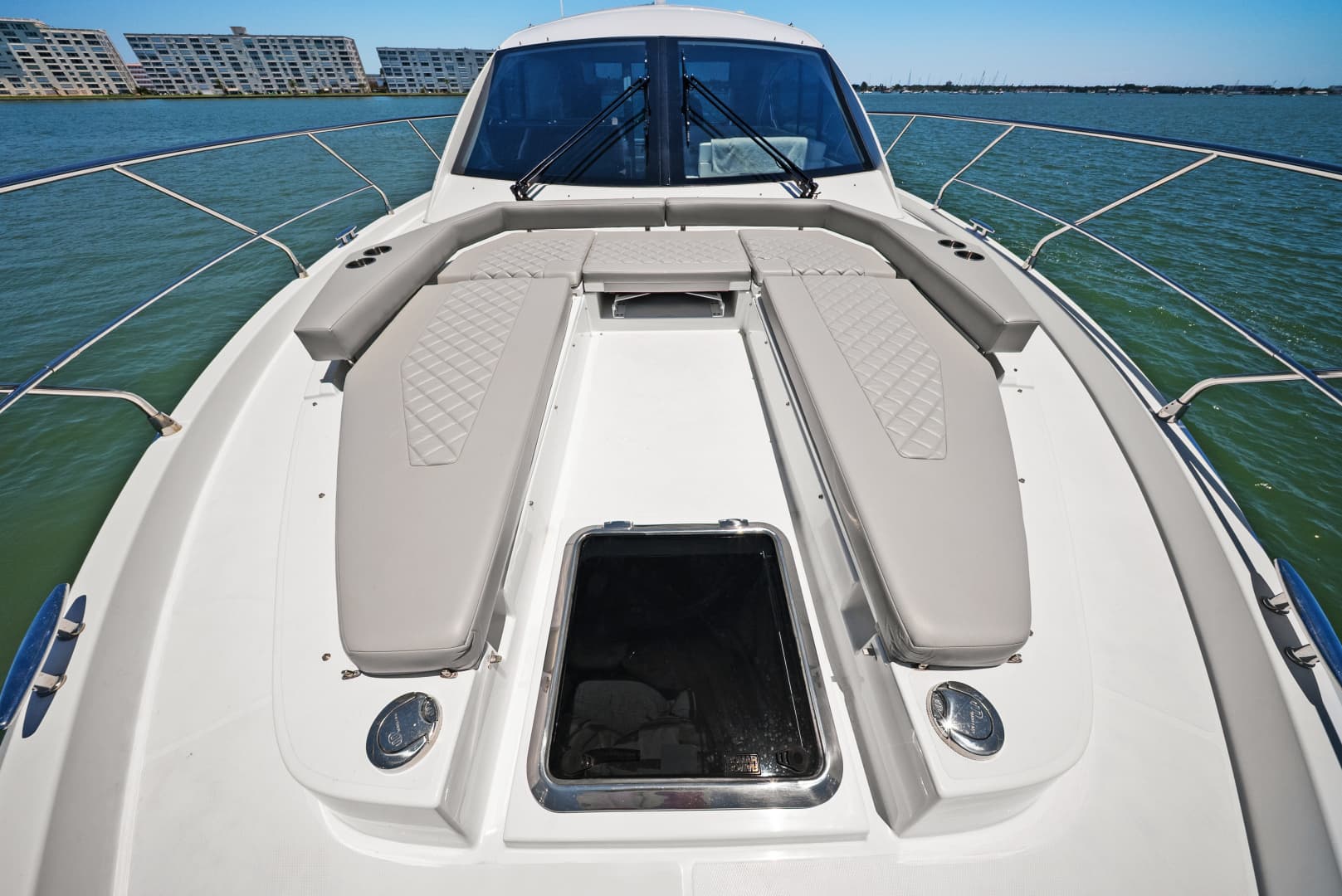 2025 Cruisers Yachts 50 Cantius - Image 56