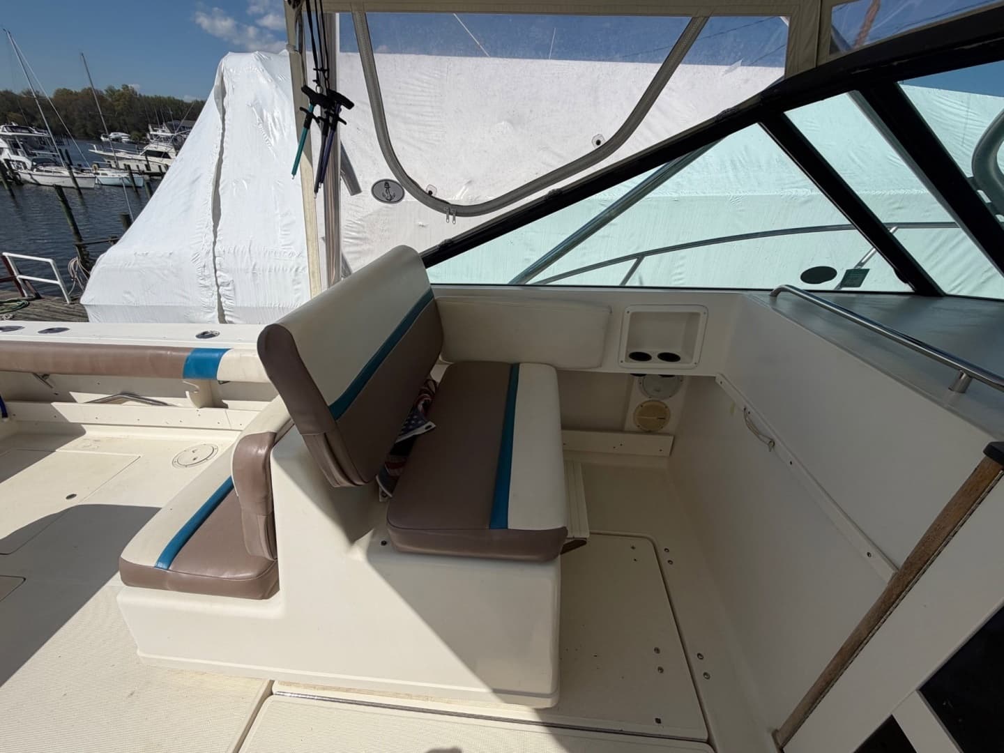 1997 Pursuit 3100 Express - Image 12