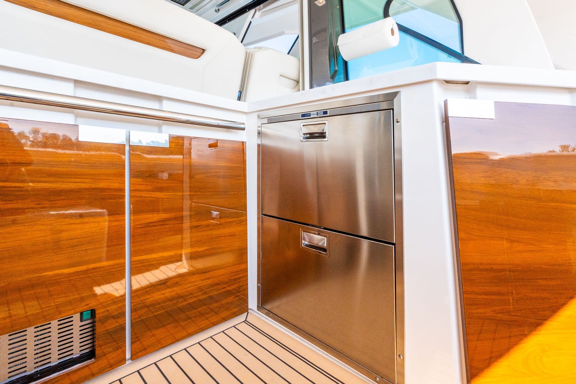 2022 Tiara Yachts 48 LS - 43